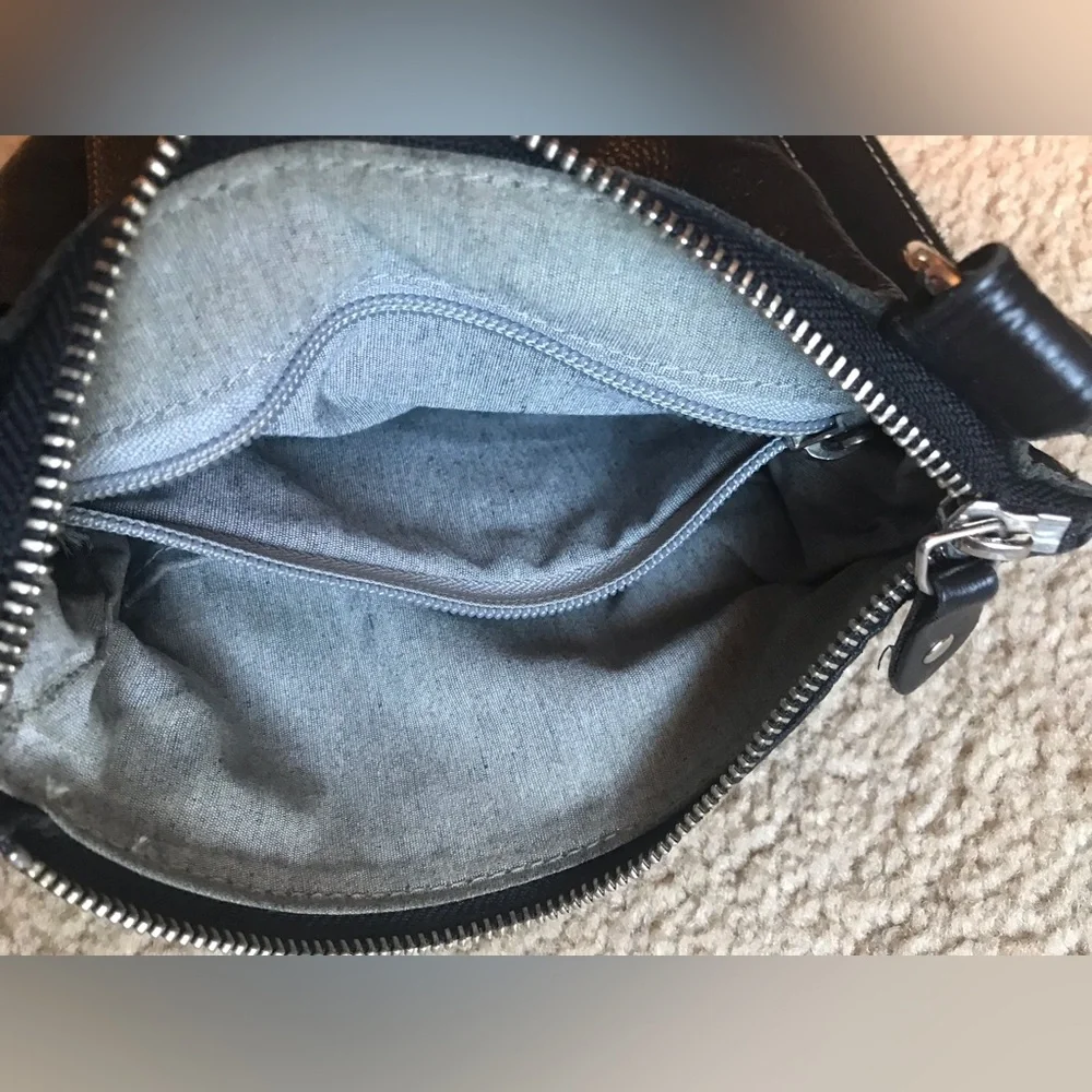 Roots Venetian leather crossbody bag - Picture 3 of 8